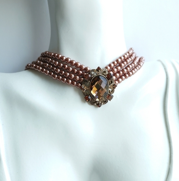 Pearl and Crystal choker necklace with medallion cocoa brown 🆕 - Picture 2 of 11